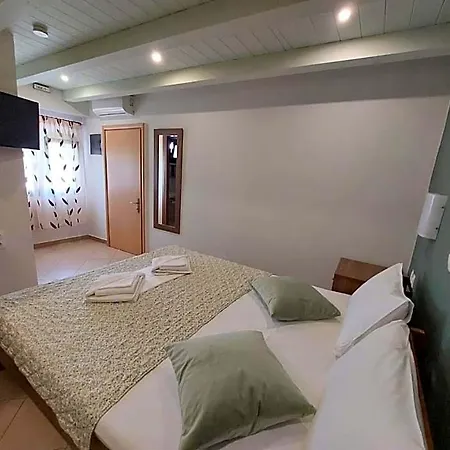 Anassa Deluxe &
